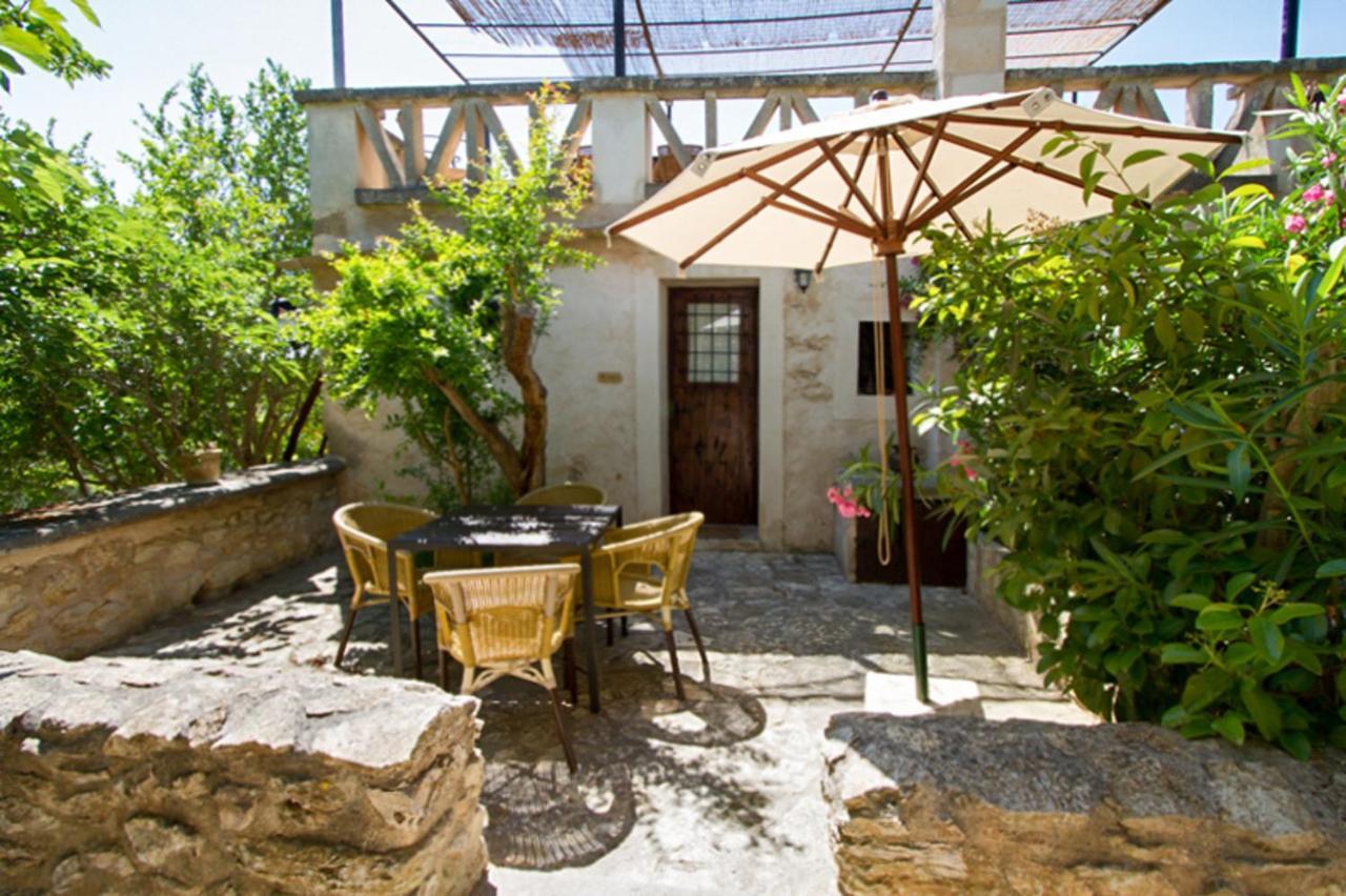 Charming House In Petra With Garden And Shared Pool Holiday home Petra (Mallorca)